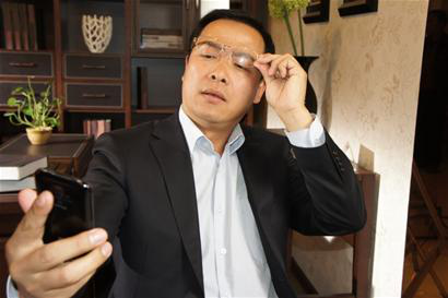 戴傳統(tǒng)老花鏡看遠(yuǎn)一片模糊，老花鏡怎么配？