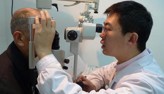 一副遠近清晰的老花鏡，全天配戴都不用摘的漸進多焦鏡