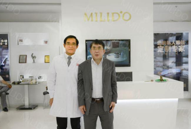 選配漸進(jìn)多焦老花鏡一定要做好眼部檢查 選配漸進(jìn)多焦老花鏡一定要做好眼部檢查