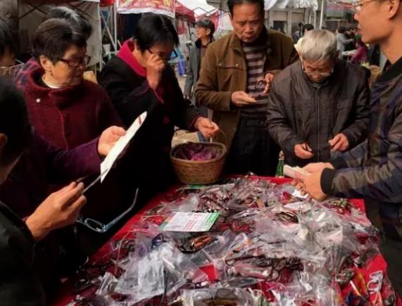 怎么佩戴老花鏡？驗(yàn)光 品牌 質(zhì)量 保養(yǎng)一個(gè)都不能少