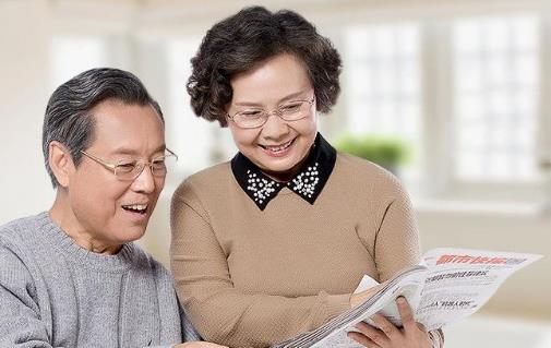 中老年人配老花鏡，記著這3點(diǎn)益于眼健康